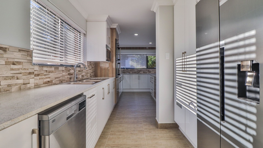 4 Bedroom Property for Sale in Wavecrest Eastern Cape